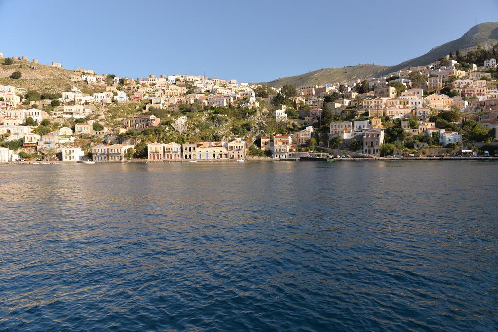 Symi Port View Apartment Bagian luar foto
